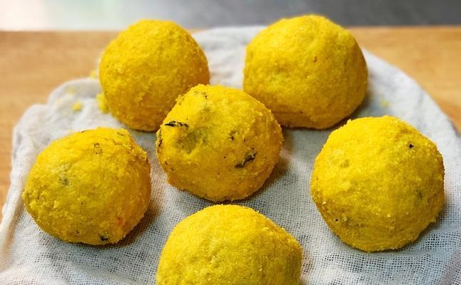 以笋叶油渣玉米面团子的美食探秘（传统美食融合新口味）