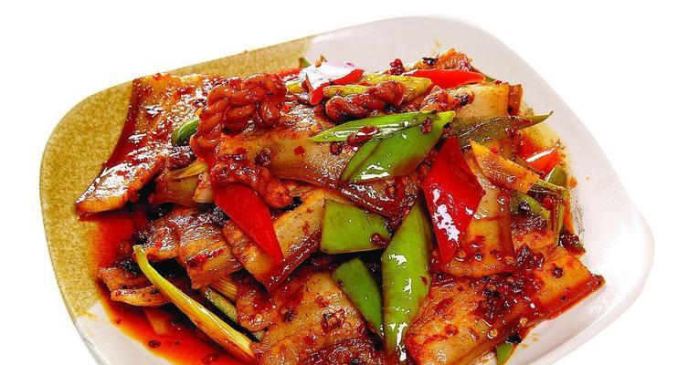 以笋尖红汤鸡为主的美食盛宴（口感鲜美）