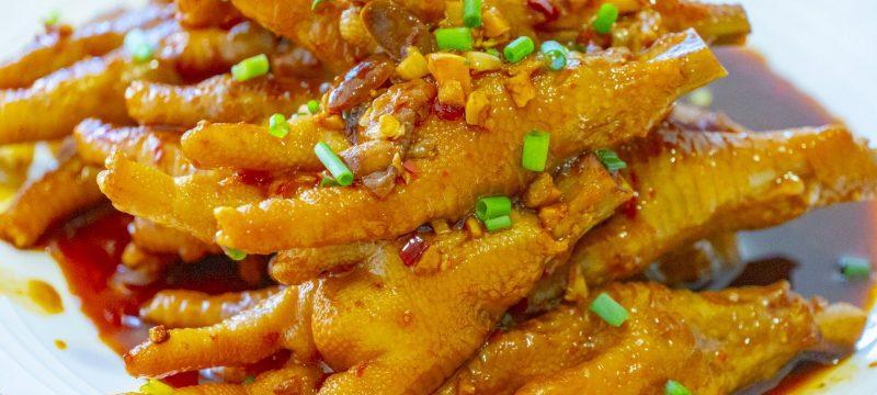 以笋尖红汤鸡为主的美食盛宴（口感鲜美）
