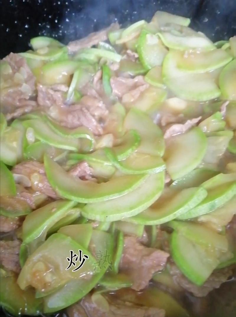 这样做笋瓜炒肉，不用去饭店也能吃到家常美味（一道简单易学的家常菜）