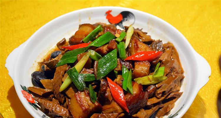 美味健康的笋干焖五花肉食谱（快手家常菜）