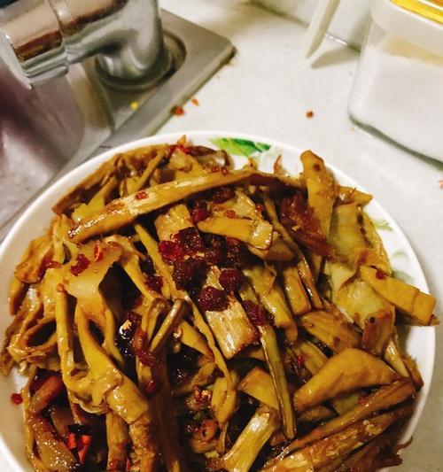 笋干酱油饭的制作方法（一碗美味又健康的家常饭菜）