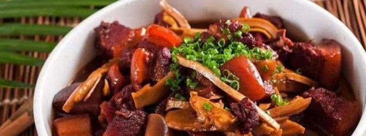 家常美食，以笋干炒肉丝（香气四溢）