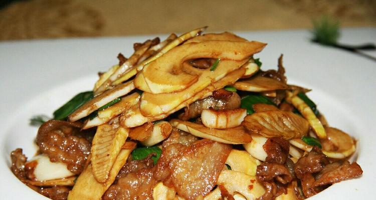 家常美食，以笋干炒肉丝（香气四溢）