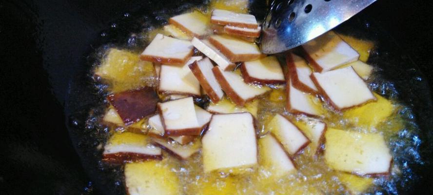 尝试碎花生辣豆腐，美味又健康（怎样将辣豆腐变得更加美味）