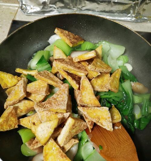 香喷喷的碎炒豆腐，让你爱上素菜（简单易学的豆腐料理）