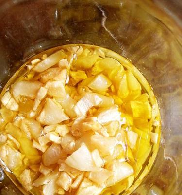 手把手教你制作美味的蒜油辣椒（辣味浓郁）
