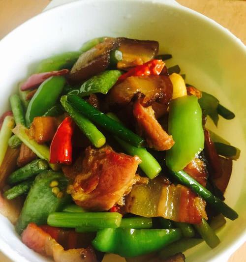 蒜心炒腊肉，味蕾大爆发（美食家必学）