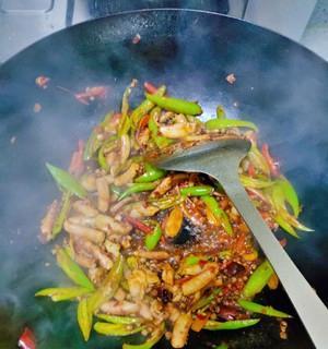 香气扑鼻的蒜香鱿鱼（打造美味佳肴的秘诀大公开）
