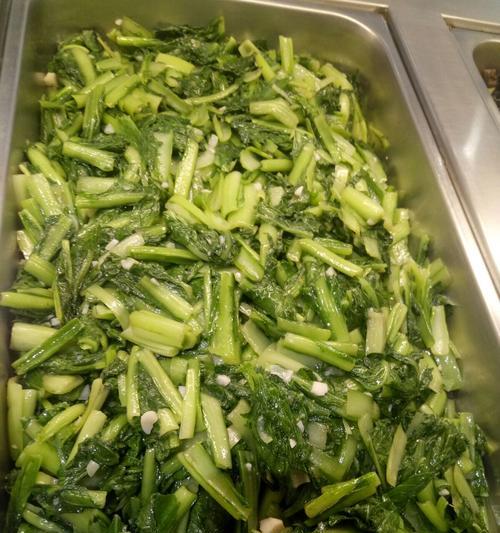 蒜香小白菜的美味做法（让您品尝不一样的清爽口感）