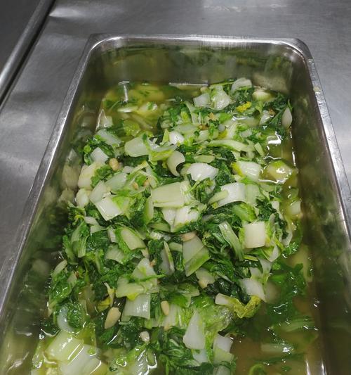 蒜香小白菜的美味做法（让您品尝不一样的清爽口感）