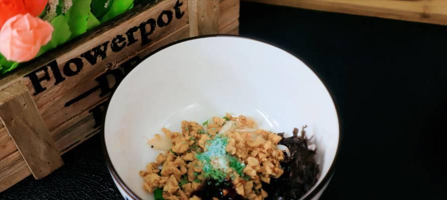蒜香虾皮的制作方法（口感鲜美的中式烹饪大杀器）
