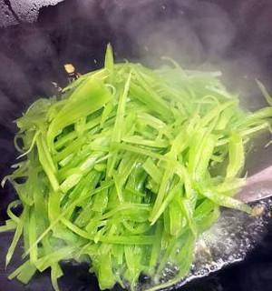 蒜香莴笋胡萝卜丝的做法（健康鲜美）