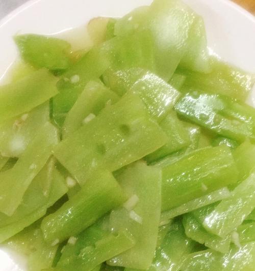 蒜香莴苣叶，清爽美味的夏日佳品（以蒜香烤制）