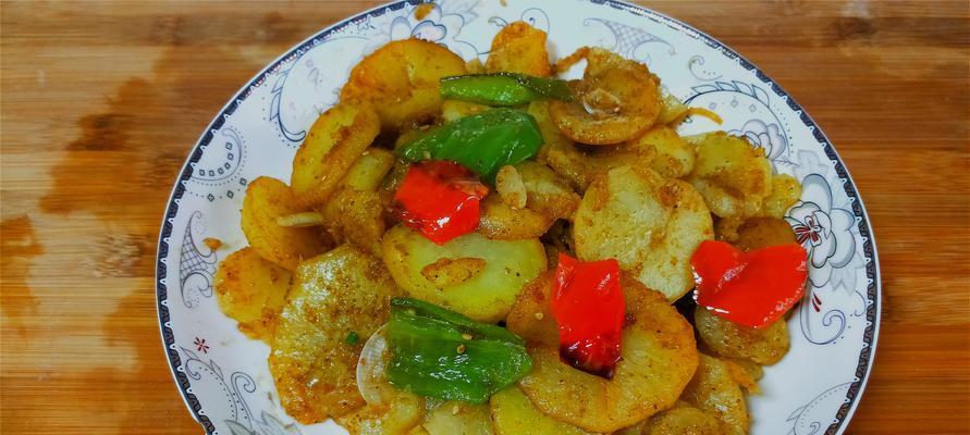 用蒜香调味，制作美味土豆片（15道操作简单的蒜香土豆片美食制作方法）