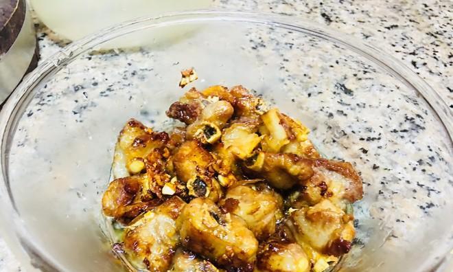 《美味可口的蒜香糖醋里脊》（家常菜做法）