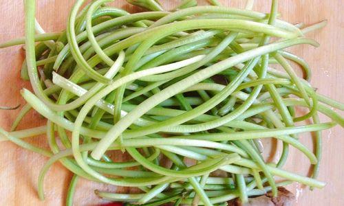 蒜香薯叶的做法（家常美食）