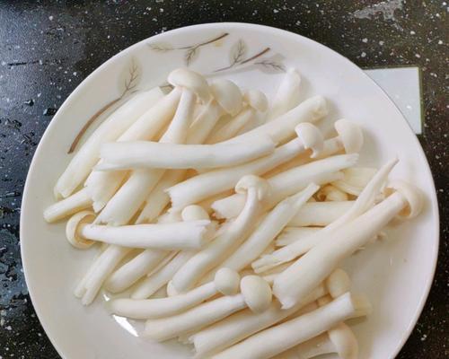 蒜香三菇烩——美味佳肴的必备菜品（挑战味蕾）