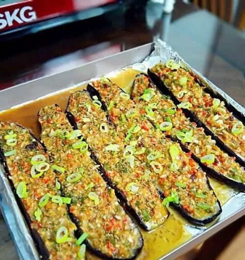 美食大赏——蒜香肉沫烤茄子（口感鲜美）