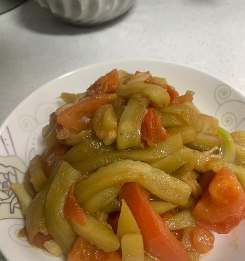 手撕蒜香茄子的做法（让你品尝到美味满满的健康美食）