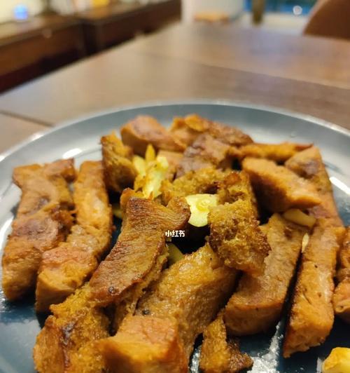 蒜香牛扒的做法（学会制作美味的蒜香牛扒）