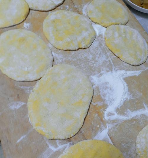 蒜香南瓜饼的制作方法（家庭厨房里的美味营养）
