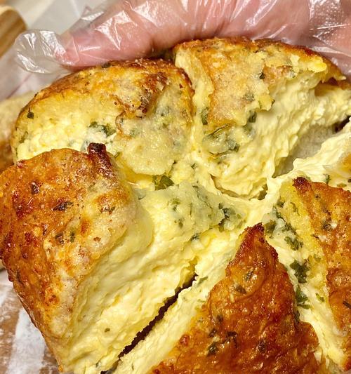手工制作蒜香面包片（享受美味早餐）