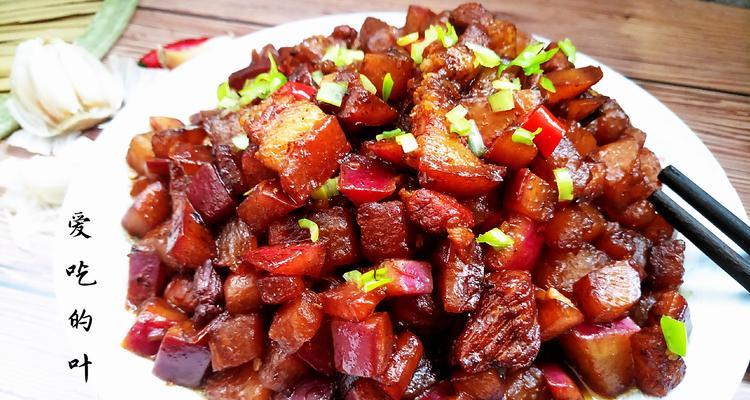 蒜香焖五花肉，妈妈的做法（五花肉如何焖出香味）