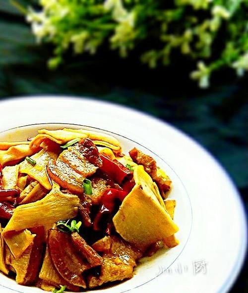 蒜香焖五花肉，妈妈的做法（五花肉如何焖出香味）