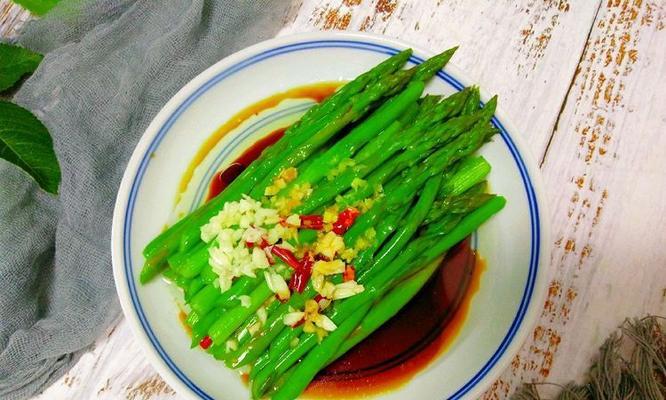 蒜香麻叶，美味佳肴的新选择（用麻叶包裹）