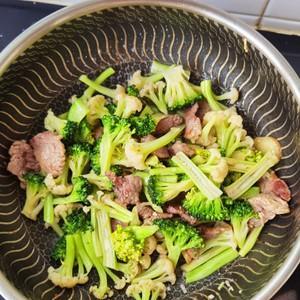 蒜香绿花椰菜，鲜香可口的清蒸佳肴（清新爽口）