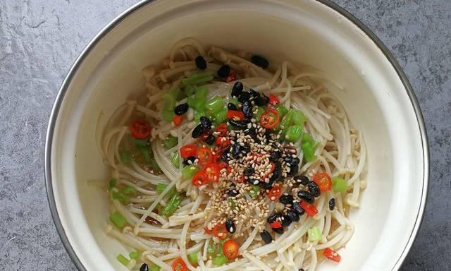 金针菇微波炉蒜香做法（家常美味）
