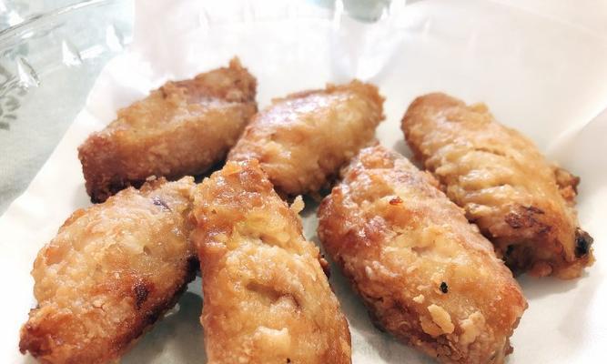 美味可口的蒜香鸡翅串（家庭烧烤的选择）