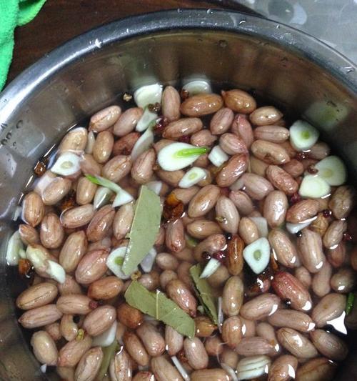 爱上蒜香花生的秘诀（用蒜香花生给你的味蕾一个惊喜）
