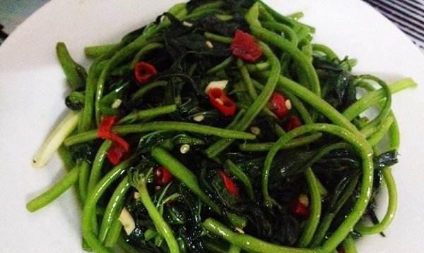 蒜香红薯叶的美味做法（用红薯叶打造健康美食）