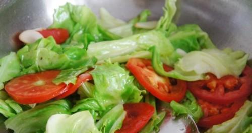 蒜香甘蓝菜丝的做法（健康美味）