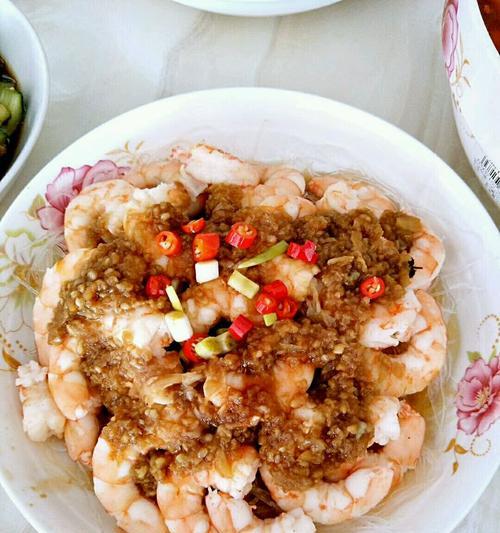 尝鲜蒜香粉丝虾（一道简单易学的美食佳肴）
