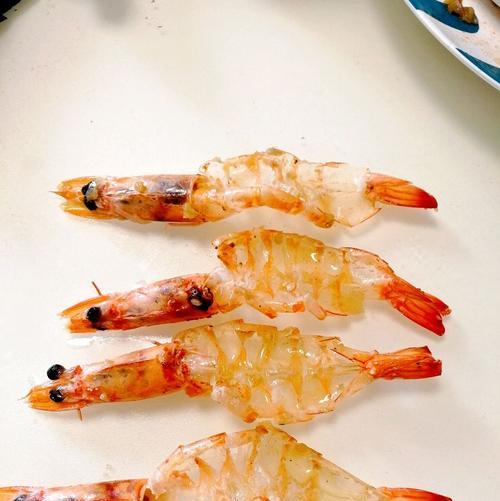尝鲜蒜香粉丝虾（一道简单易学的美食佳肴）