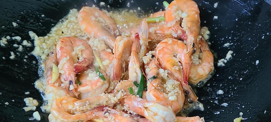 尝鲜蒜香粉丝虾（一道简单易学的美食佳肴）