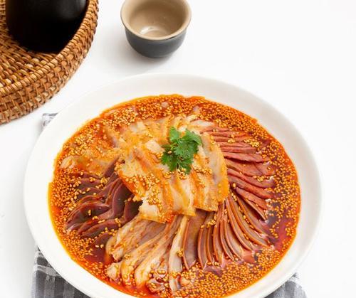 手把手教你做美味蒜香肺片（想要口感香辣、肉质鲜嫩的肺片）