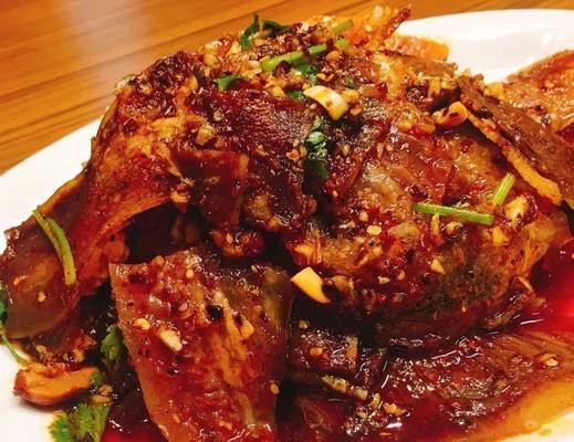 手把手教你做美味蒜香肺片（想要口感香辣、肉质鲜嫩的肺片）