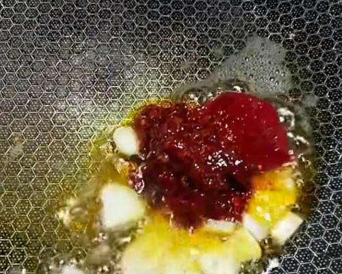 手工制作蒜香番茄酱（用自然健康的方式）