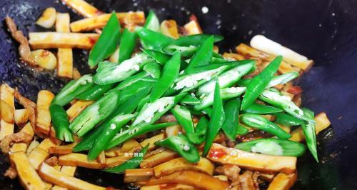 香脆可口的蒜香豆腐干的做法（做豆腐干）