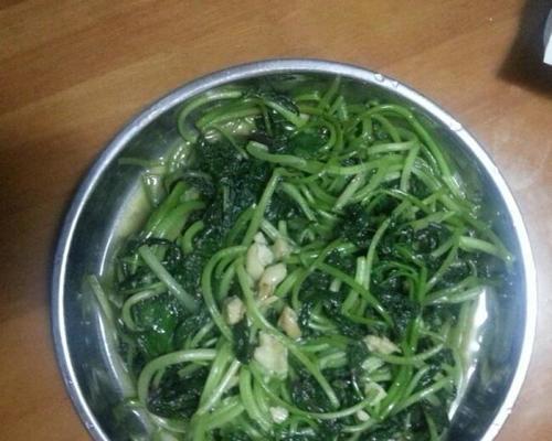 蒜香地瓜叶的做法（家庭美食之美味叶菜/地瓜叶的营养价值）