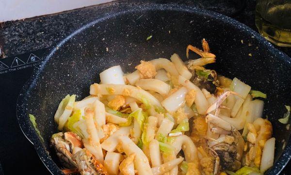 蒜香大闸蟹的制作方法（一口咬下）