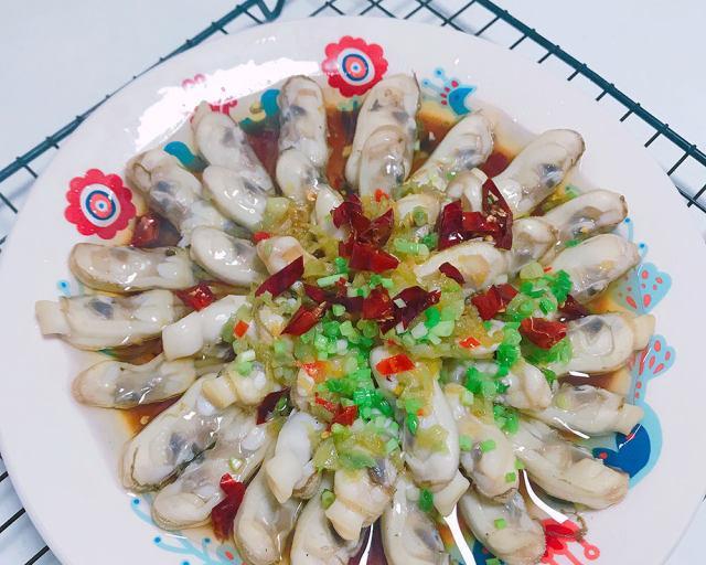 蒜香蛏子的做法（口感鲜美的海鲜美食）