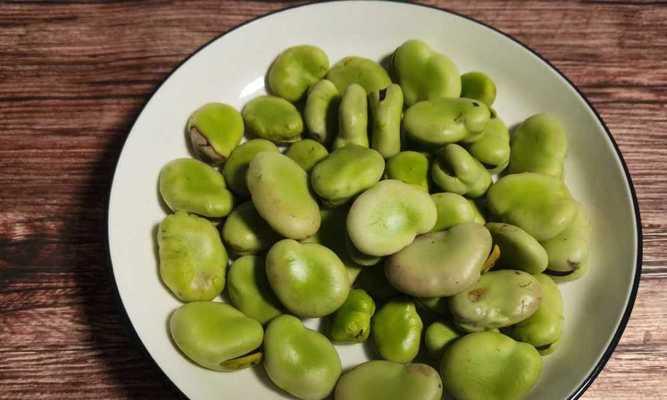 蒜香蚕豆的美味做法（家庭厨房）