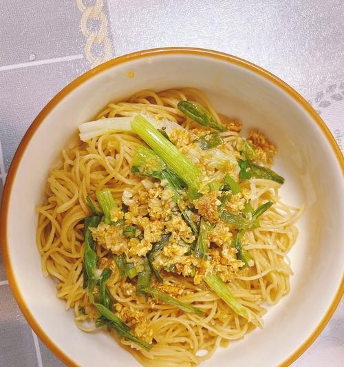 蒜香蚕菜的美味佳肴（用香蒜和蚕菜打造的健康餐点）