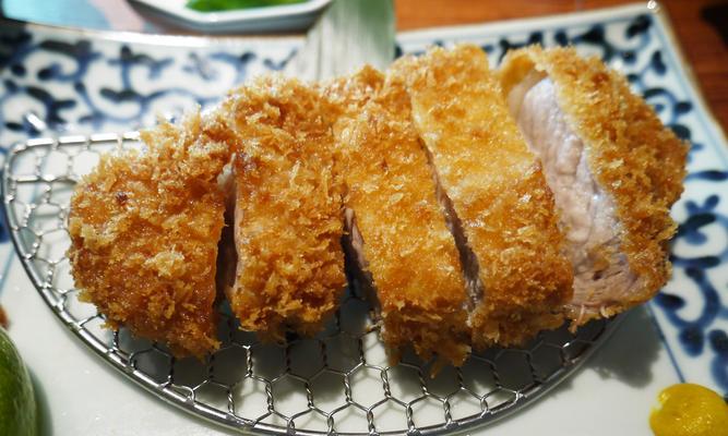 做蒜香爆浆猪排，享受美食盛宴（如何用简单步骤）