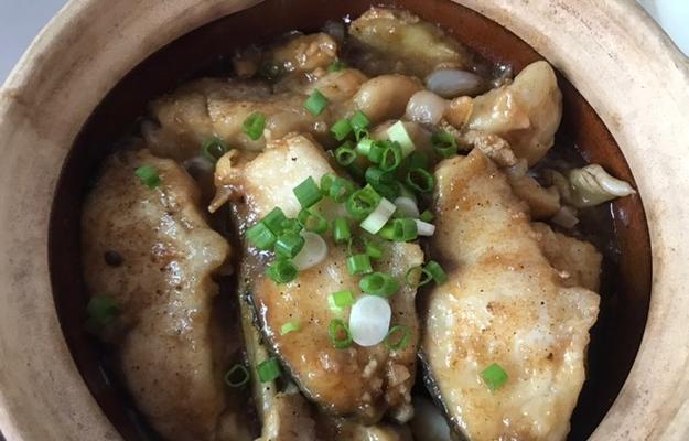 一口香浓的蒜头焖鱼块（做法简单易学）